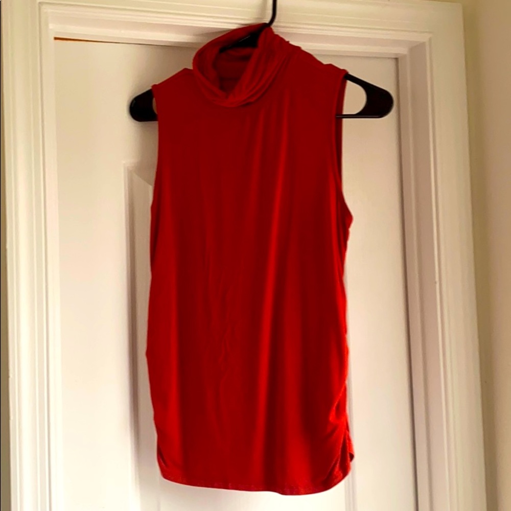 Sleeveless turtleneck